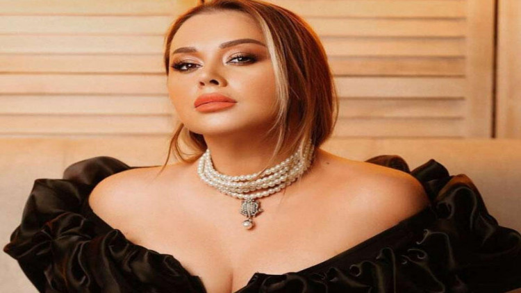 Xatirə bahalı ətirlərini nümayiş etdirdi - VİDEO