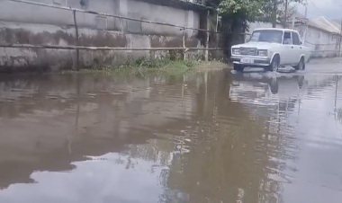 Küçələri su basdı: Sakinlər təxliyə edilir