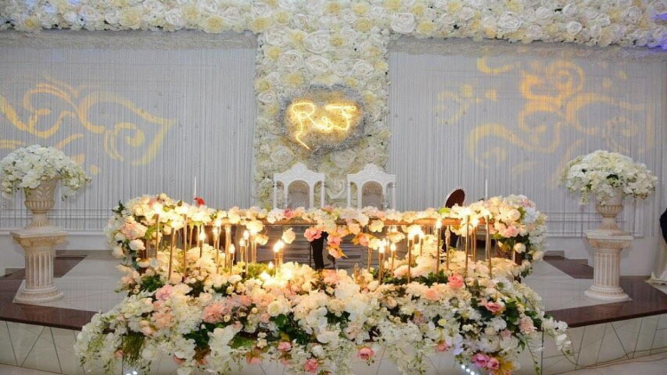 Məşhur şadlıq sarayı bağlanmayıb: 