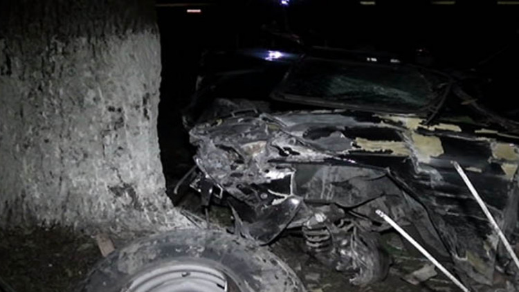 Ağır qəza: maşın ağaca çırpıldı – FOTO