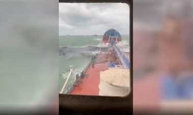 Qara Dənizdə iki tanker qəzaya uğrayıb, neft sızması baş verib - YENİLƏNİB