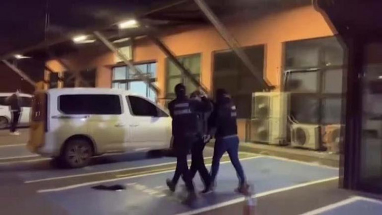 Məşhur reper həbs edildi - Evindən görün nələr çıxdı - FOTO