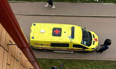 5 yaşlı qız 21 günlük bacısını pəncərədən ataraq öldürdü - FOTO