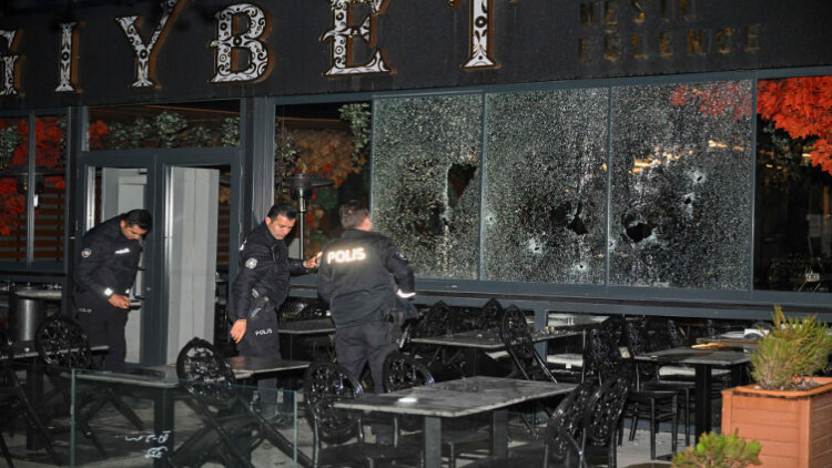 Türkiyədə əyləncə məkanına silahlı HÜCUM - FOTO