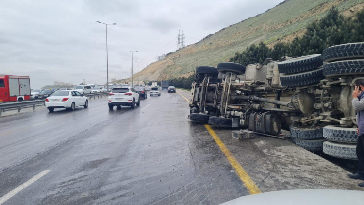 Biləcəridə yük avtomobili AŞDI - VİDEO