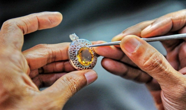 İnternetdən qızıl adı ilə müştəriyə görün nə SATDILAR - VİDEO