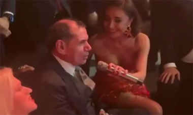 “Qalatasaray”ın prezidenti “Sarı Gəlin”i oxudu - VİDEO