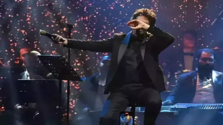 Mahsun Kırmızıgül səhnədə hönkürdü - FOTO