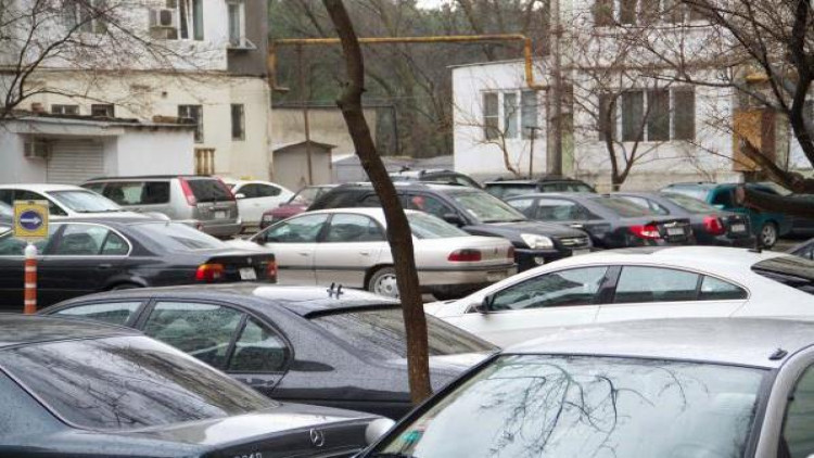 “Həyətdə tərpənməyə yer yoxdur, maşınımız dəfələrlə vurulub”