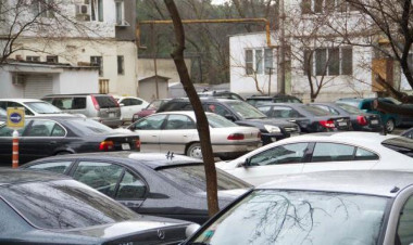 “Həyətdə tərpənməyə yer yoxdur, maşınımız dəfələrlə vurulub”