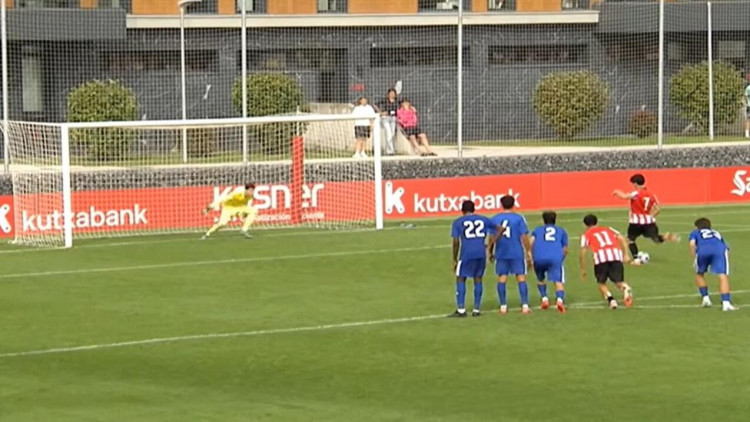 “Qarabağ”ın qapıçısı “Atletik”lə matçda 2 penalti qaytardı - VİDEO