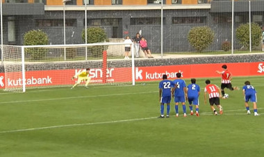 “Qarabağ”ın qapıçısı “Atletik”lə matçda 2 penalti qaytardı - VİDEO