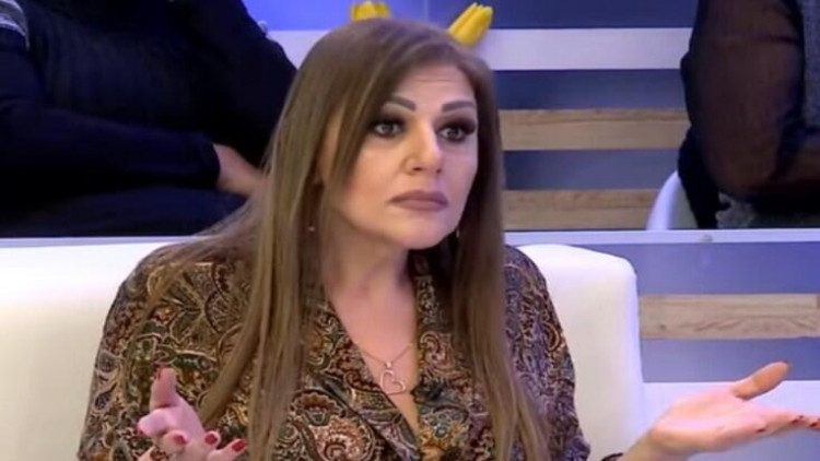 Sonaxanım efirdə parikini çıxardı - 