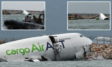 Honq-Konqda təyyarə dənizə düşdü - ölən var - FOTO