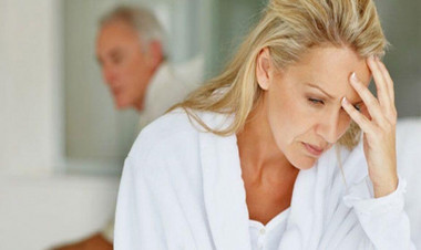 Menopauza siqnal verir – Hormonlar azaldıqda beyində nə baş verir?