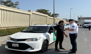 AYNA-nın qabağında uzun növbə yarandı - Taksi limitinə görə