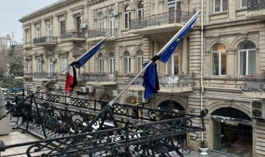 Fransanın Azərbaycandakı səfirliyində bayraqlar endirildi - FOTO