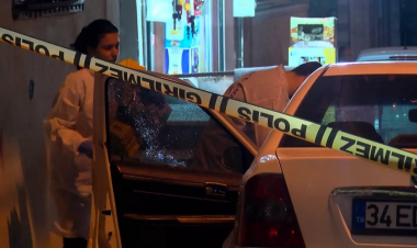 İstanbulda silahlı şəxs çayxananı gülləbaran etdi - FOTO