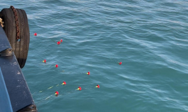 Xəzərə həlak olanların xatirəsinə çələnglər buraxıldı - FOTO