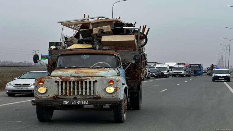 Ballıcaya 32 il əvvəl Xocalını tərk etdiyi maşınla qayıdır - FOTO