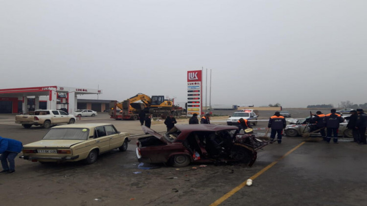 Biləsuvarda dəhşətli qəza: 3 nəfər ölüb, 8 nəfər xəsarət alıb - YENİLƏNİB VİDEO