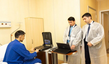 Bakıda müalicəsi davam edən aviaqəza yaralılarına yeni şəxsiyyət vəsiqələri veriləcək - FOTOlar