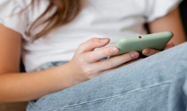 Bal ayı bal kimi olmadı: Ərinin telefonuna baxıb dəhşətli sirrini öyrəndi