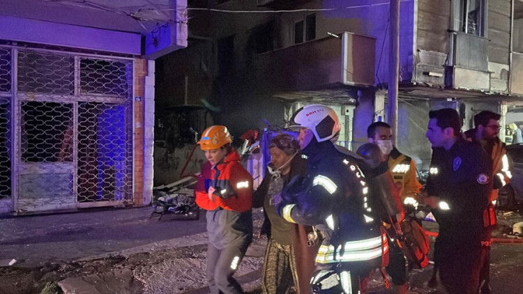 Türkiyədə yaşayış binasında partlayış - 13 yaralı var