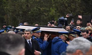 Qəzada həlak olan ekipaj üzvləri II Fəxri Xiyabanda dəfn edildilər - YENİLƏNİB - VİDEO - FOTO