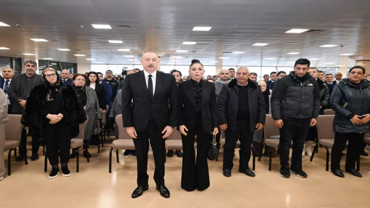 Prezident və Birinci xanım həlak olan ekipaj üzvlərinin vida mərasimində iştirak ediblər - VİDEO - FOTO