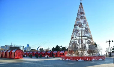 Yeni ilin ilk günü Bakı küçələri - FOTOREPORTAJ