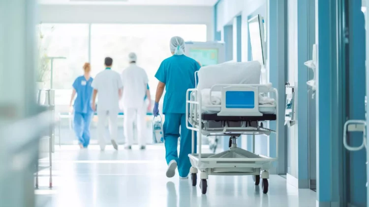 Xəstəxanada xəstə 2-ci mərtəbədən yıxılaraq öldü