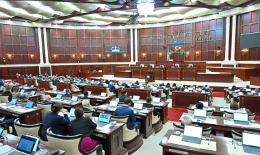 Azərbaycanda deputat mandatından istefa verir - FOTO