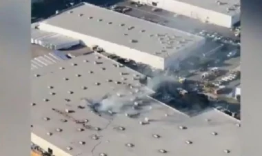 ABŞ-də təyyarə binaya çırpıldı – Ölənlər və yaralananlar var – VİDEO
