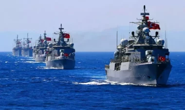 Türkiyə ora 87 döyüş gəmisi, 28 PUA və 31 döyüş təyyarəsi ilə gedir - Bu ölkə təlaş içində - VİDEO