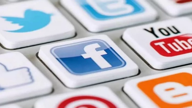 Sosial şəbəkədə 