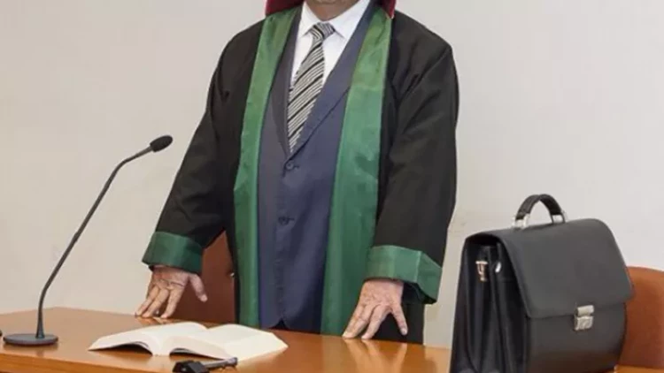 2 vəkilin fəaliyyəti dayandırıldı - FOTO