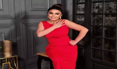 Müğənni canlı yayımda yıxılsa da, mikrofonu buraxmadı - VİDEO