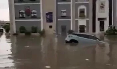 Məkkə və Mədinəni su basdı - VİDEO