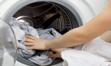 Yuyucu vasitə yoxdursa, paltarları maşında necə yumaq olar?