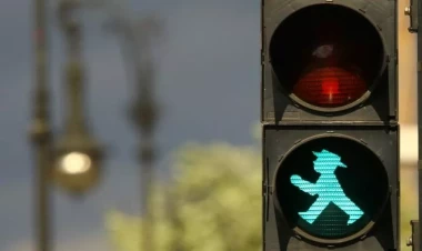 Ağdaşda iki bacını maşın vurub öldürdü