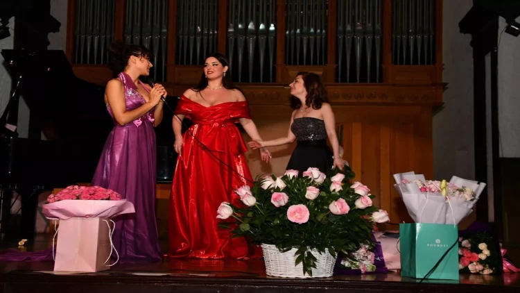“Üç gözəlin bir arzusu” adlı klassik musiqi və poeziya ilə zəngin sehrli bir gecə keçirildi - FOTO