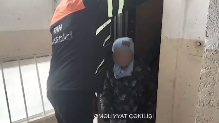Liftdə köməksiz qalanlar belə xilas edildi - VİDEO