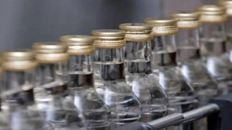 Bakıda restoranda saxta alkoqollu içkilər aşkarlandı - FOTO