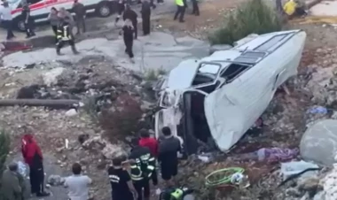 Türkiyədə avtobus xəndəyə yuvarlandı - 5 ölü, 10-dan çox yaralı var - FOTO