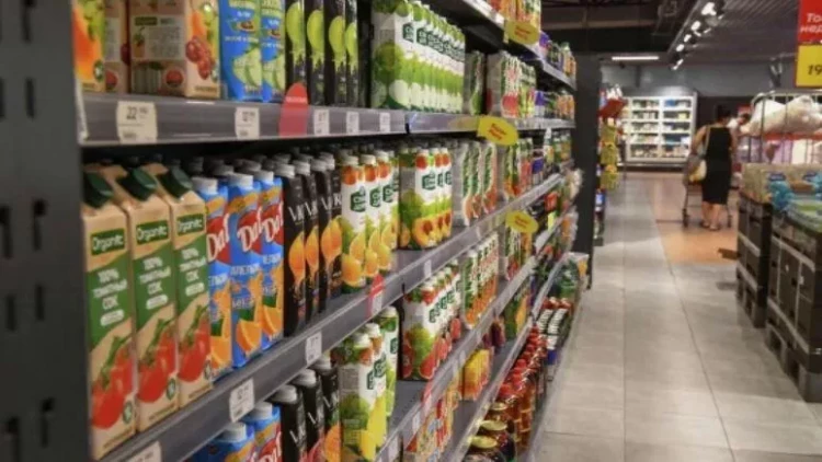 Mağazadan meyvə şirəsi aldı, içindən görün nə çıxdı - FOTO - VİDEO