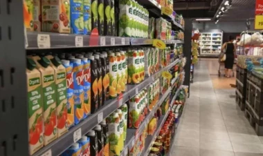 Mağazadan meyvə şirəsi aldı, içindən görün nə çıxdı - FOTO - VİDEO