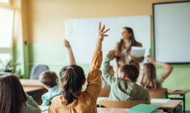 Bəzi məktəblərdə I və IV siniflər birləşdirilir: Bəs onlara necə dərs keçirilir?