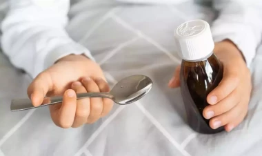 Öskürək siropu faciəsi: 11 uşaq öldü, həkim saxlanıldı