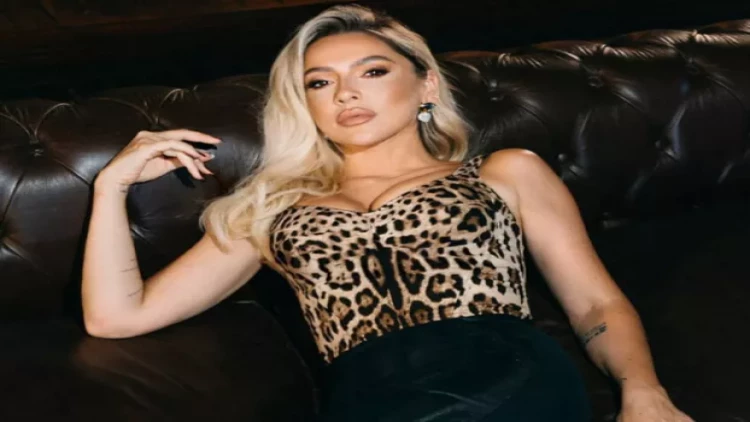 40 yaşlı Hadise səhnəni titrətdi: hamı onun bu görüntüsündən danışır - FOTO